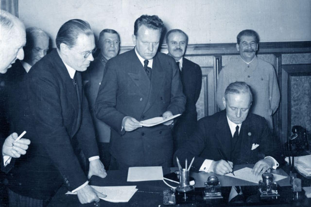 Игра на опережение: как прагматизм 1939-го спас народы СССР и переписал правила геополитики
