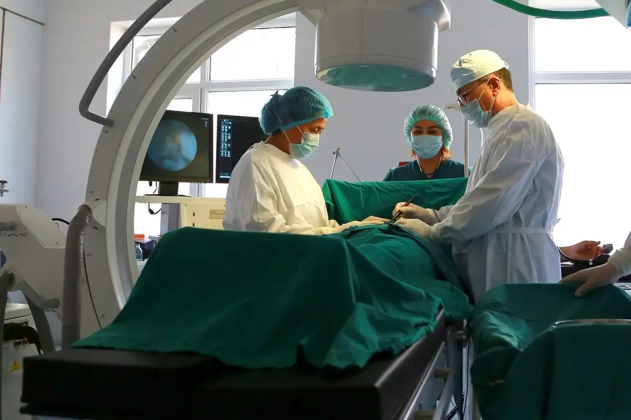 узбекские и российские хирурги успешно провели уникальную операцию на позвоночнике в ташкенте