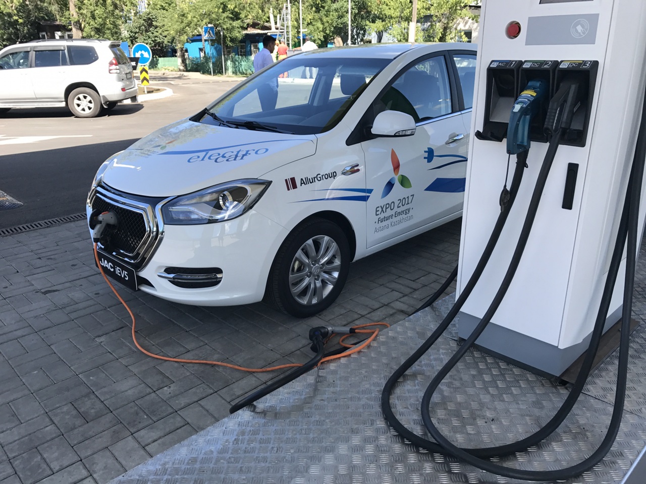 казахстан введет зеленые госномера для электромобилей