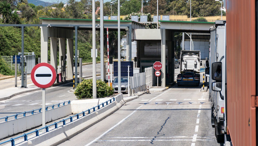 на границе россии и казахстана в заторе скопилось почти 300 грузовиков