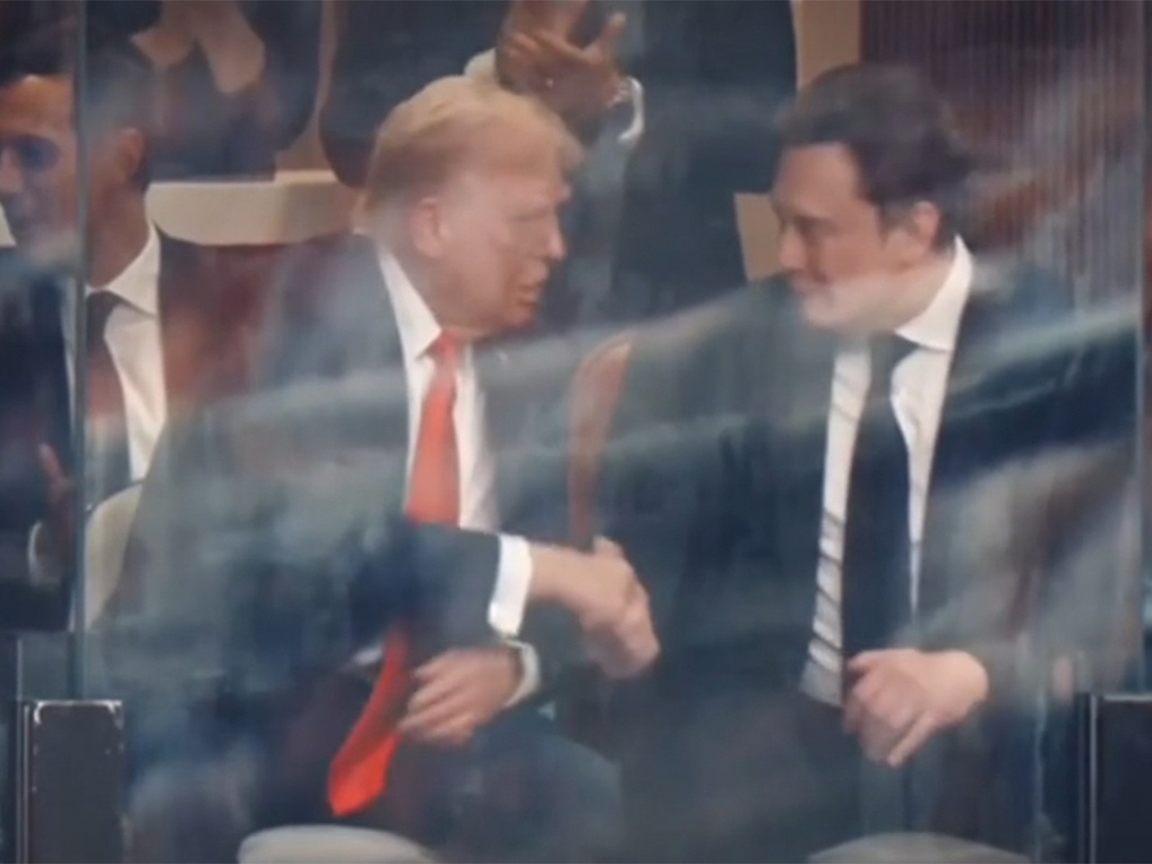 на панихиде по чарли кирку трамп и маск помирились: что они сказали друг другу