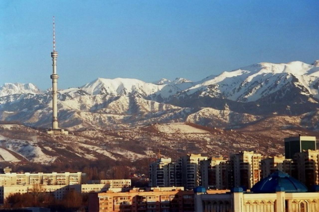 Казахстан столица алматы. Горы казахстан алма аты. Центральный парк культуры и отдыха алматы. Алматы сити. Ночная алма ата.