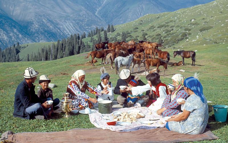 Однополые браки предлагают запретить в новом Семейном кодексе Кыргызстана