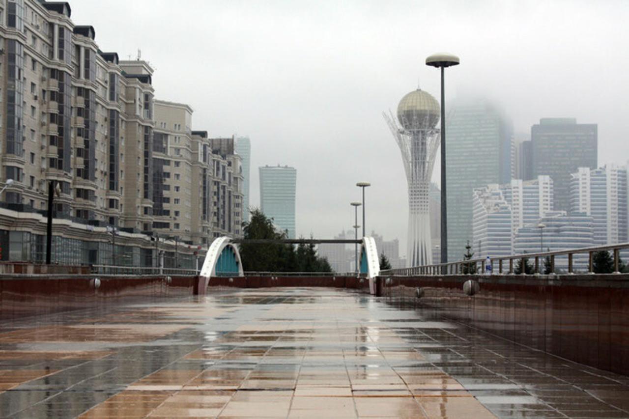 Тараз ауа. Астана туман Астана город. Дождливая Астана. Казахстан дождь. Астана в апреле.