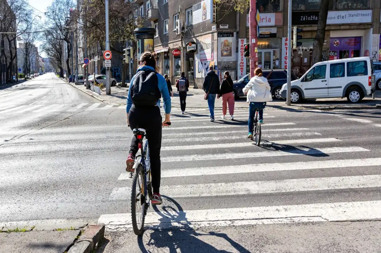 в словакии туристам и жителям запретили ходить быстрее 6 км/ч