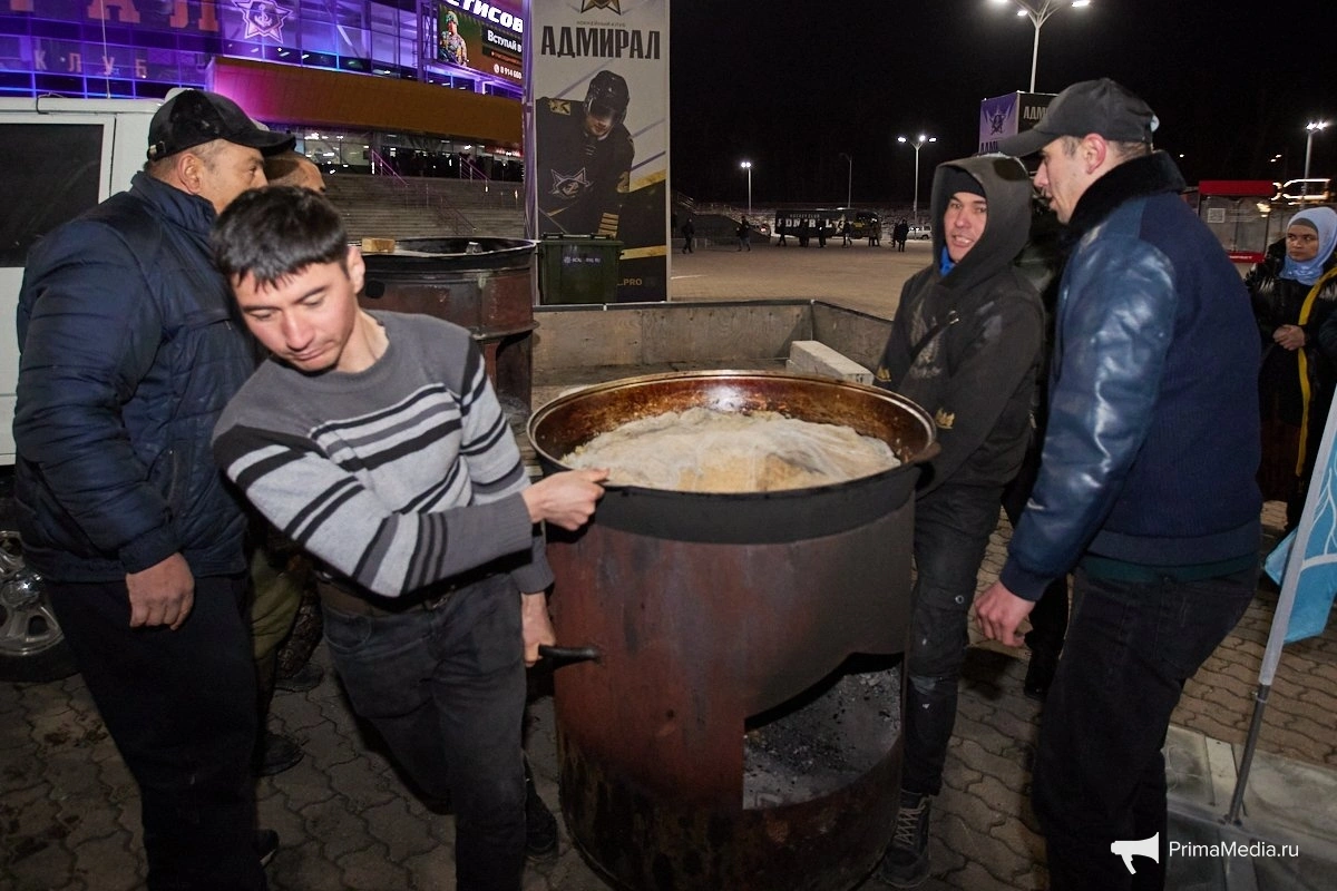 бесплатный плов и сувениры привезла во владивосток делегация из узбекистана