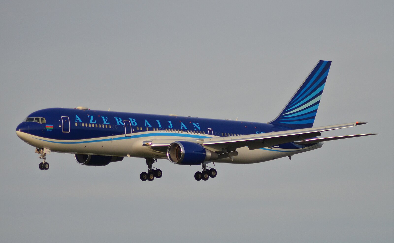 ластаев: стенограммы переговоров пилотов разбившегося самолета компании (azal) доступны всем участникам расследования