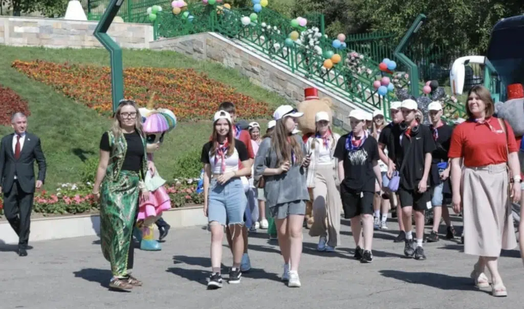 в узбекистане встретили 100 детей из россии, чьи семьи пострадали в «крокус сити»