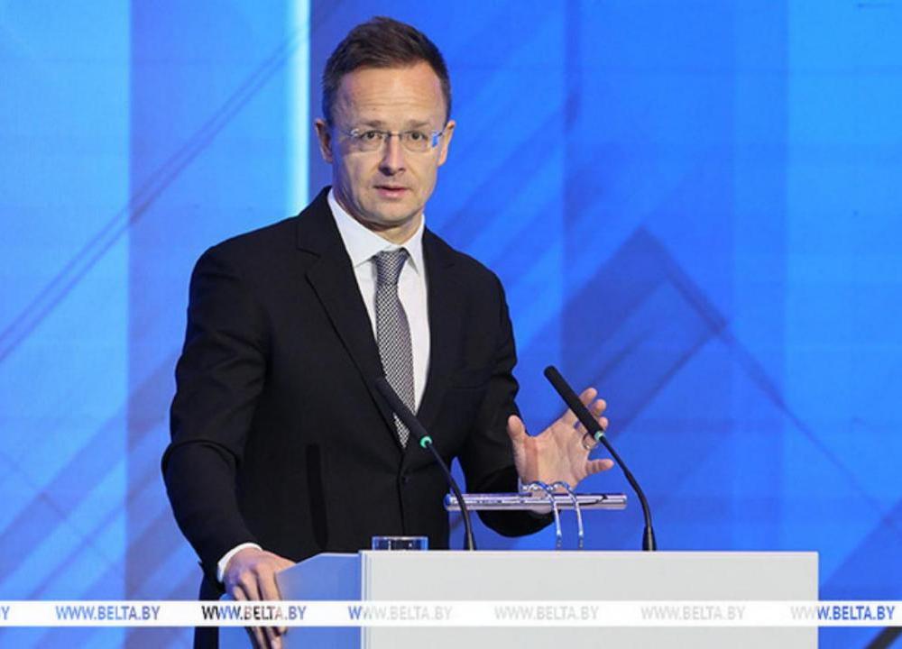 глава мид венгрии сийярто выступил на русском на международной конференции в минске