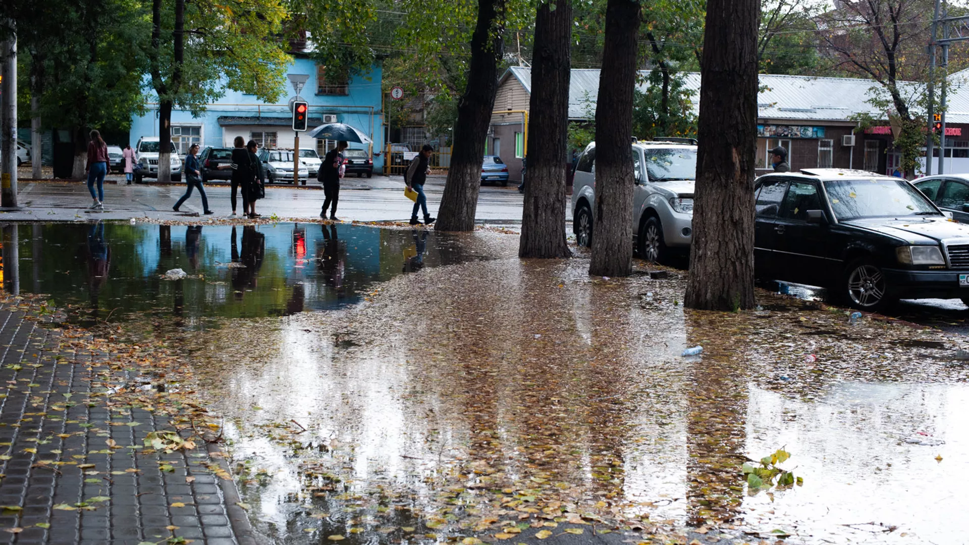 неустойчивая погода продолжит испытывать казахстан: погода в пятницу, 25 октября 2024