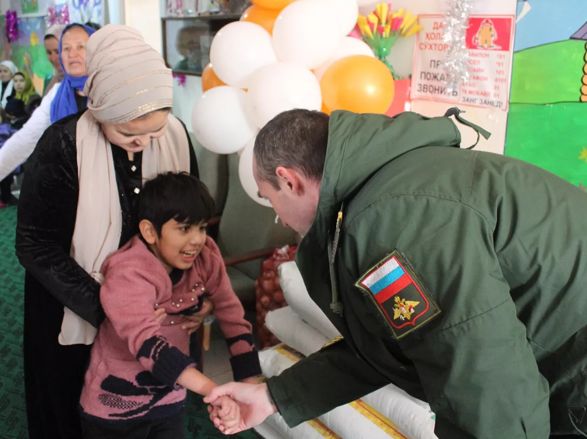 российские военные помогли особым детям из реабилитационного центра в таджикистане