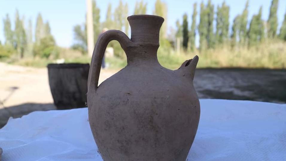 земля ушла вниз на полметра: в кыргызстане раскопали древний город