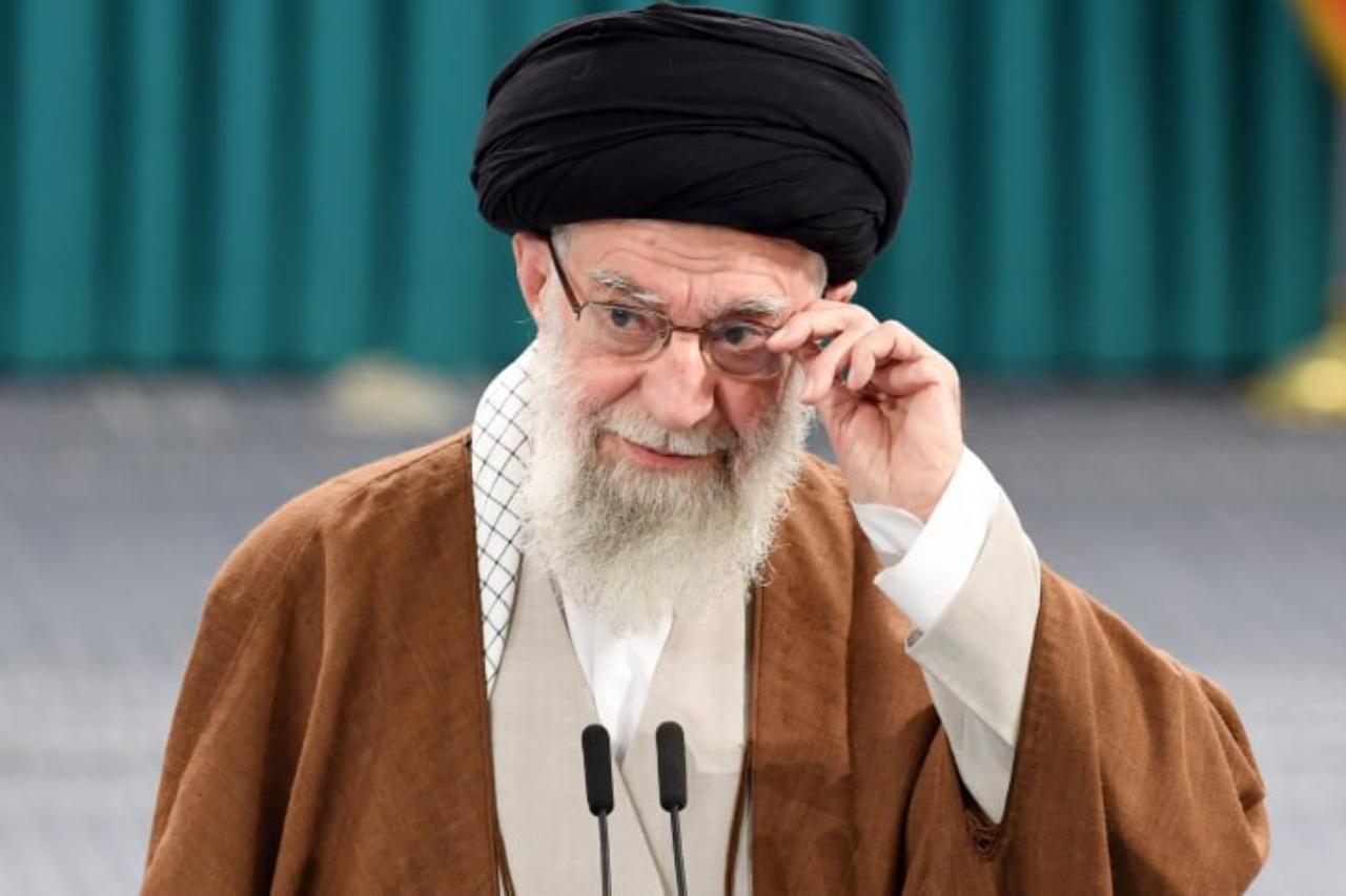 Иран вспоминает погибшего Аятоллу Хаменеи: хроника войны на Ближнем Востоке (11 апреля 2026)