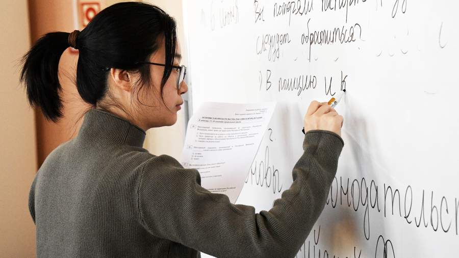 госдума рф одобрила запрет посредничества на экзамене по русскому для мигрантов