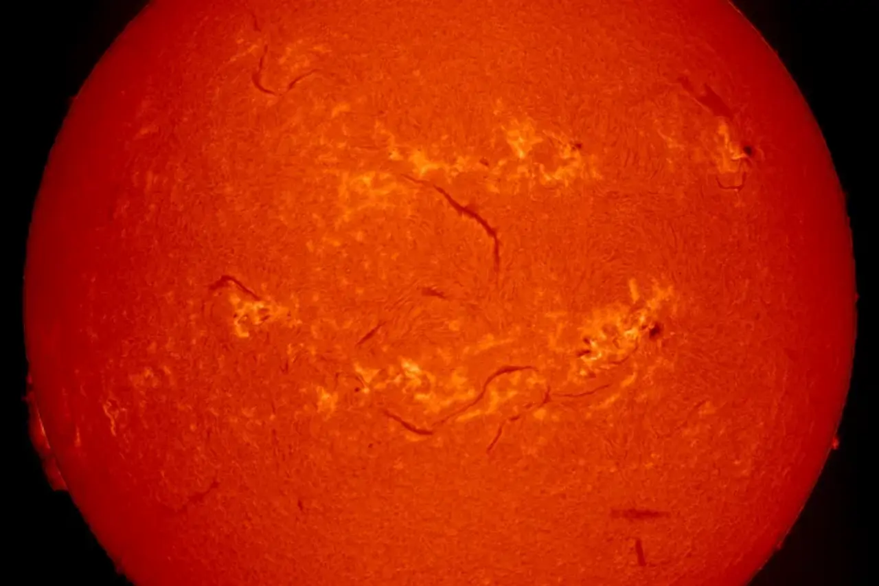 черное облако плазмы угрожает земле: какой будет геомагнитная обстановка в пятницу, 24 января 2025