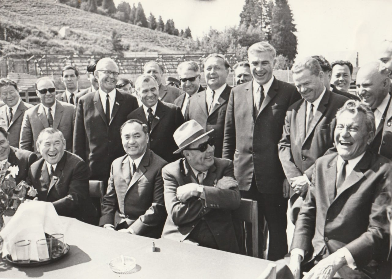 Брежнев и Кунаев: что рассказали записки генсека?