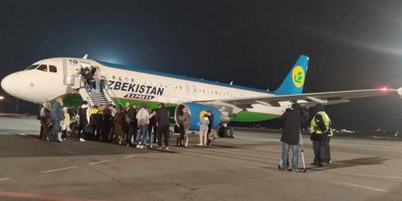 в узбекистан из омска вылетел первый рейс