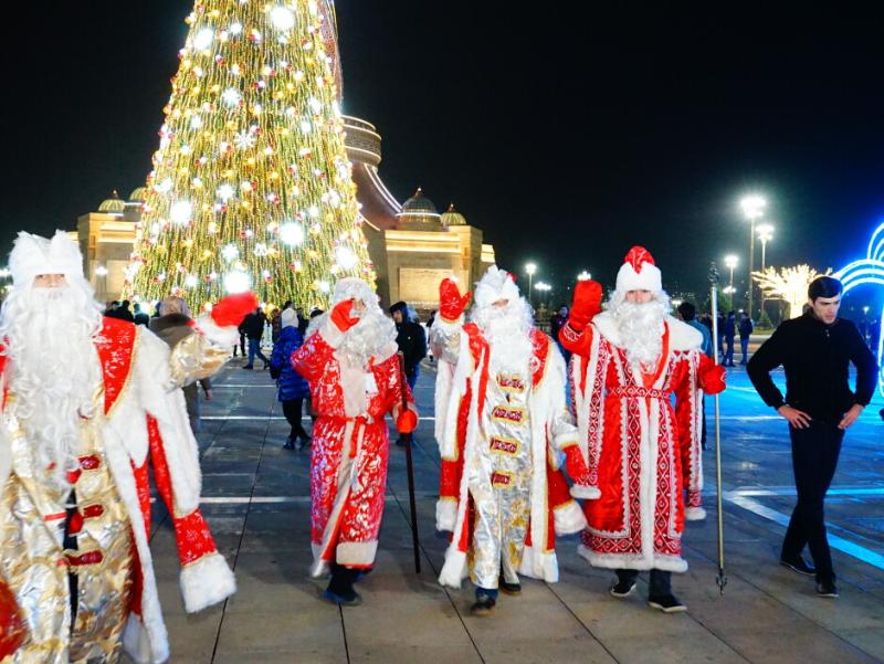 новый 2025 год в казахстане: стоимость вызова на дом деда мороза и снегурочки выросла на 20%