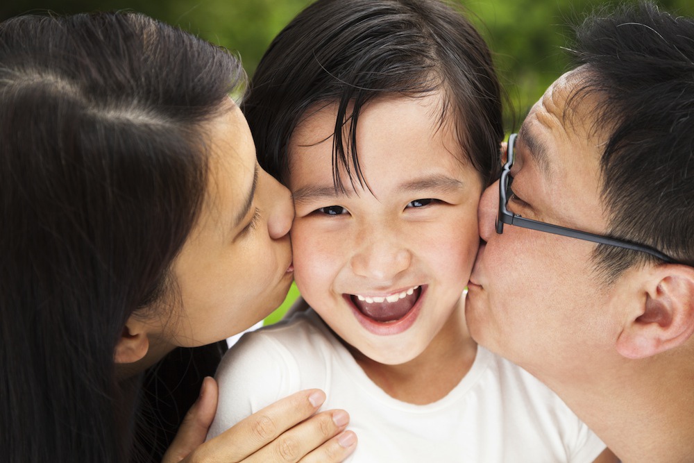 казахстанским родителям, чтобы вывести детей за рубеж, необходимо разрешение чиновников