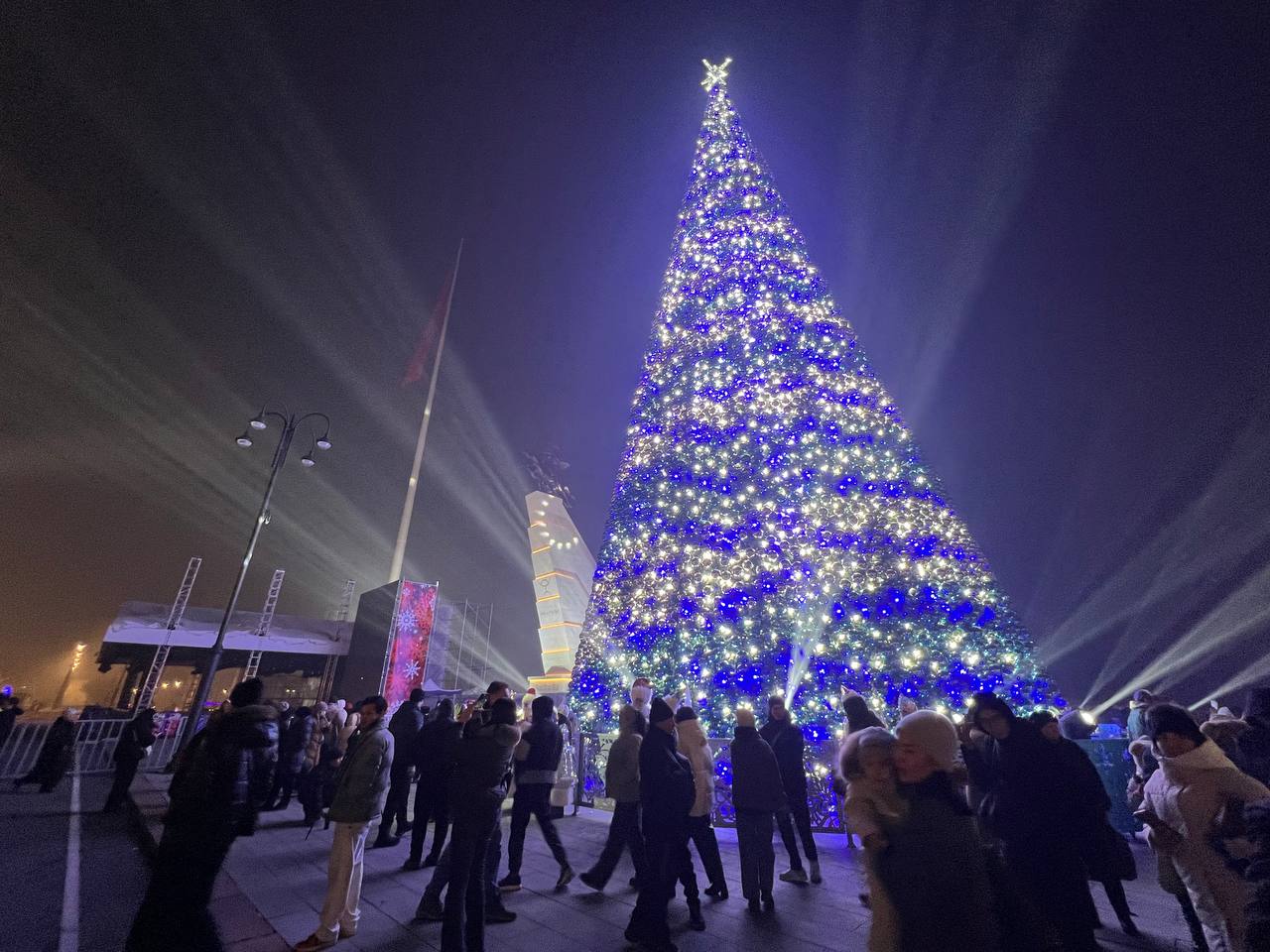 Новый год в Бишкеке 2025/2026: главная елка страны, мероприятия, гуляния, подарки