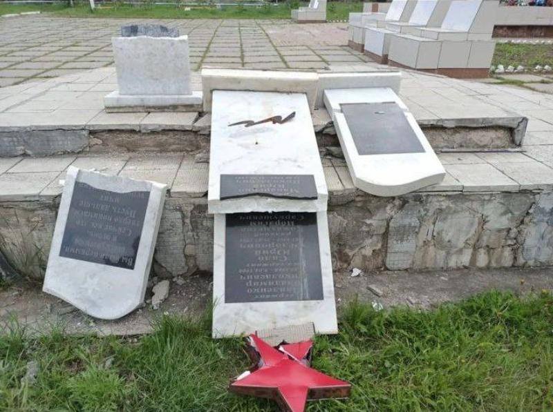 тасс: полиция казахстана установила личность осквернившего мемориал воинам-афганцам