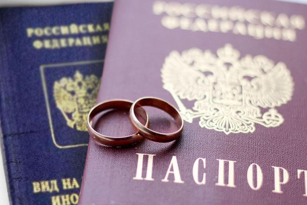 в россии усилили борьбу с фиктивными браками: аннулированы сотни внж и рвп