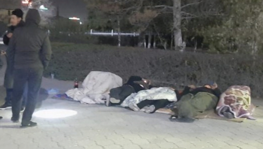 жители казахстанского жанаозена провели ночь у акимата