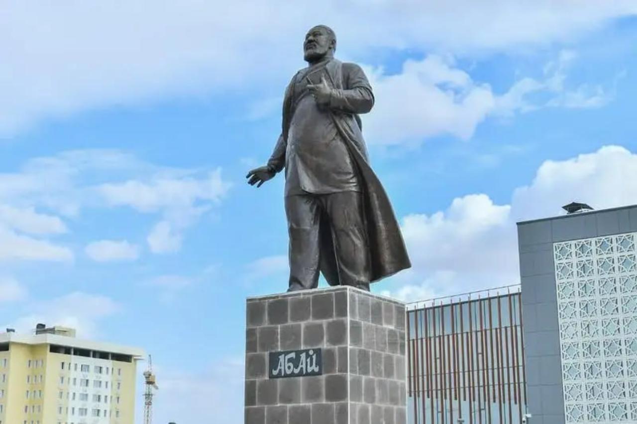 Как Абай Кунанбаев возводил культурный мост между казахским и русским народами