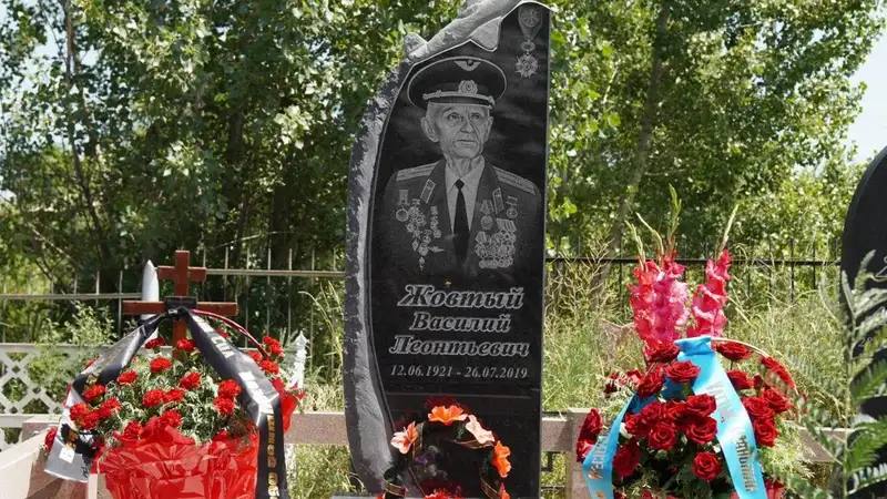 память о герое: в казахстане открыли памятник легендарному летчику-истребителю