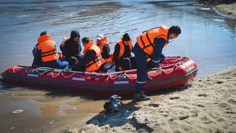 чс в казахстане: пункт приема гуманитарной помощи пострадавшим от паводков открыли в алматы