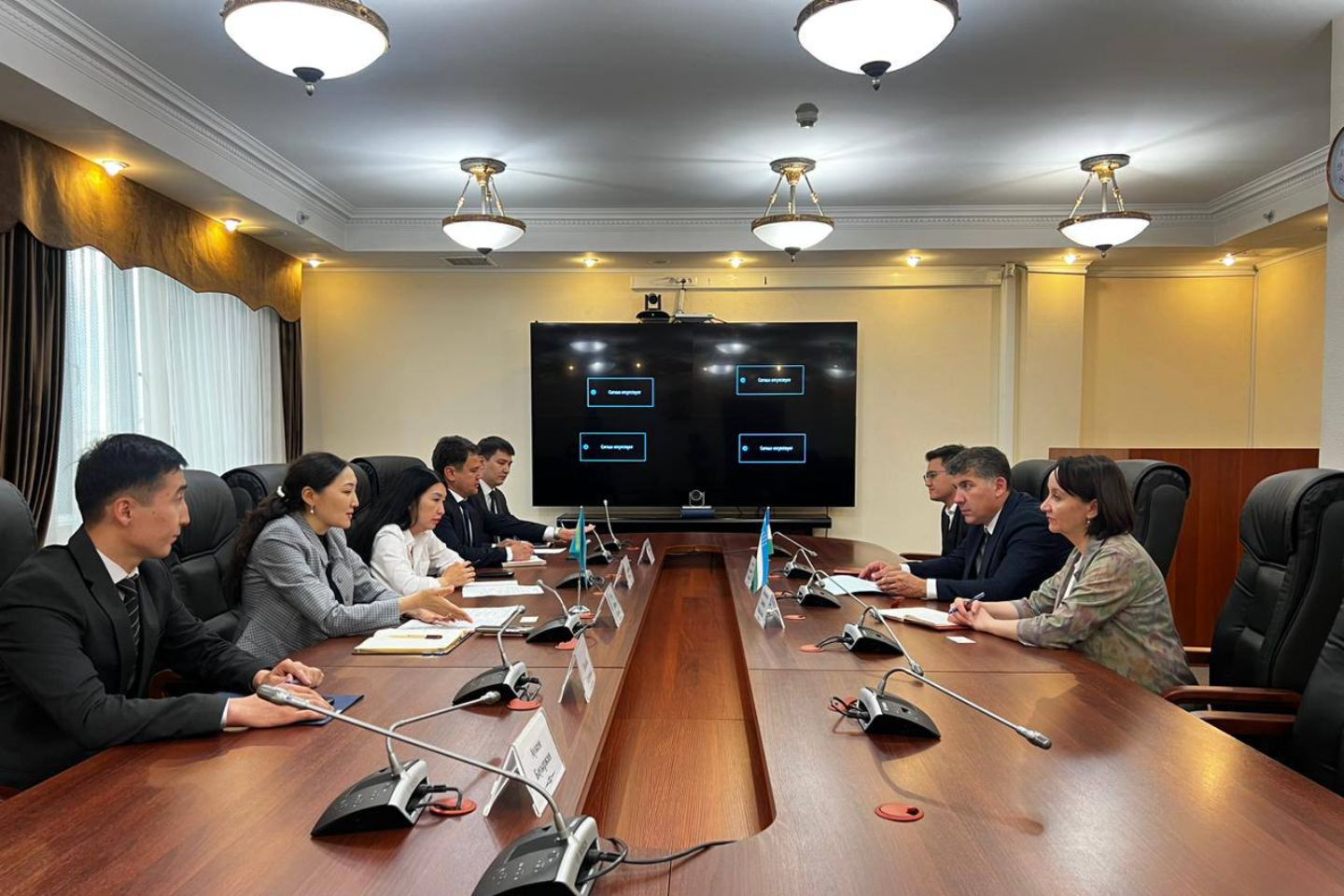 экологам узбекистана представили проект казахстана по озеленению дна арала 