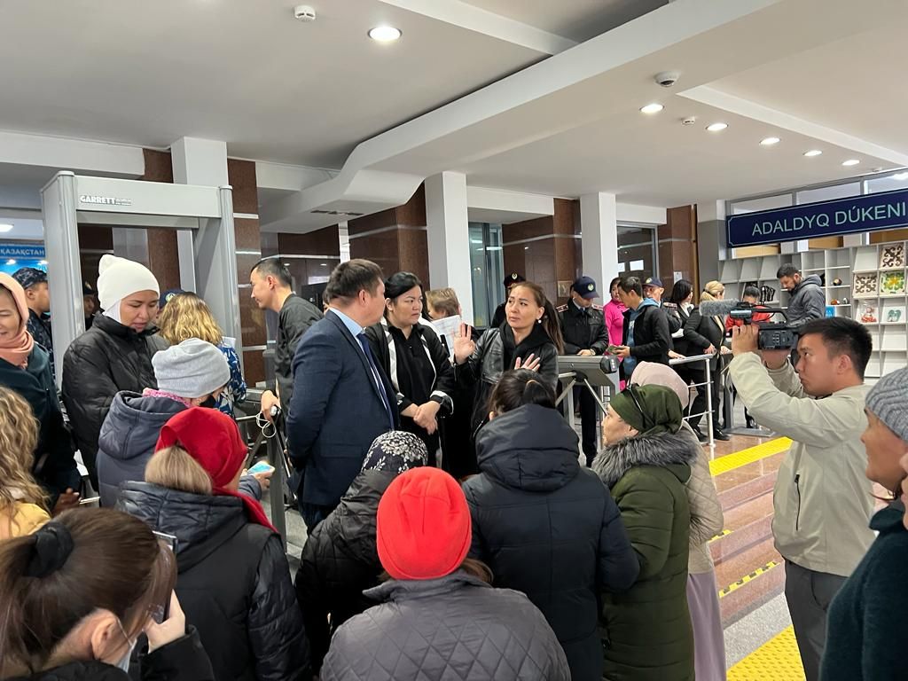 женский бунт: в казахстане женщины вышли на митинг, устав от собственной бедности