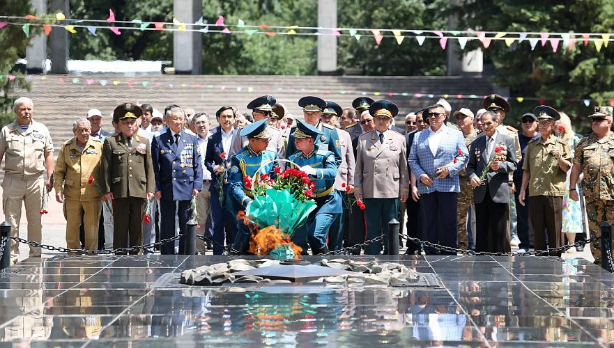 вечный огонь в парке имени 28 гвардейцев-панфиловцев в алматы подключили к природному газу