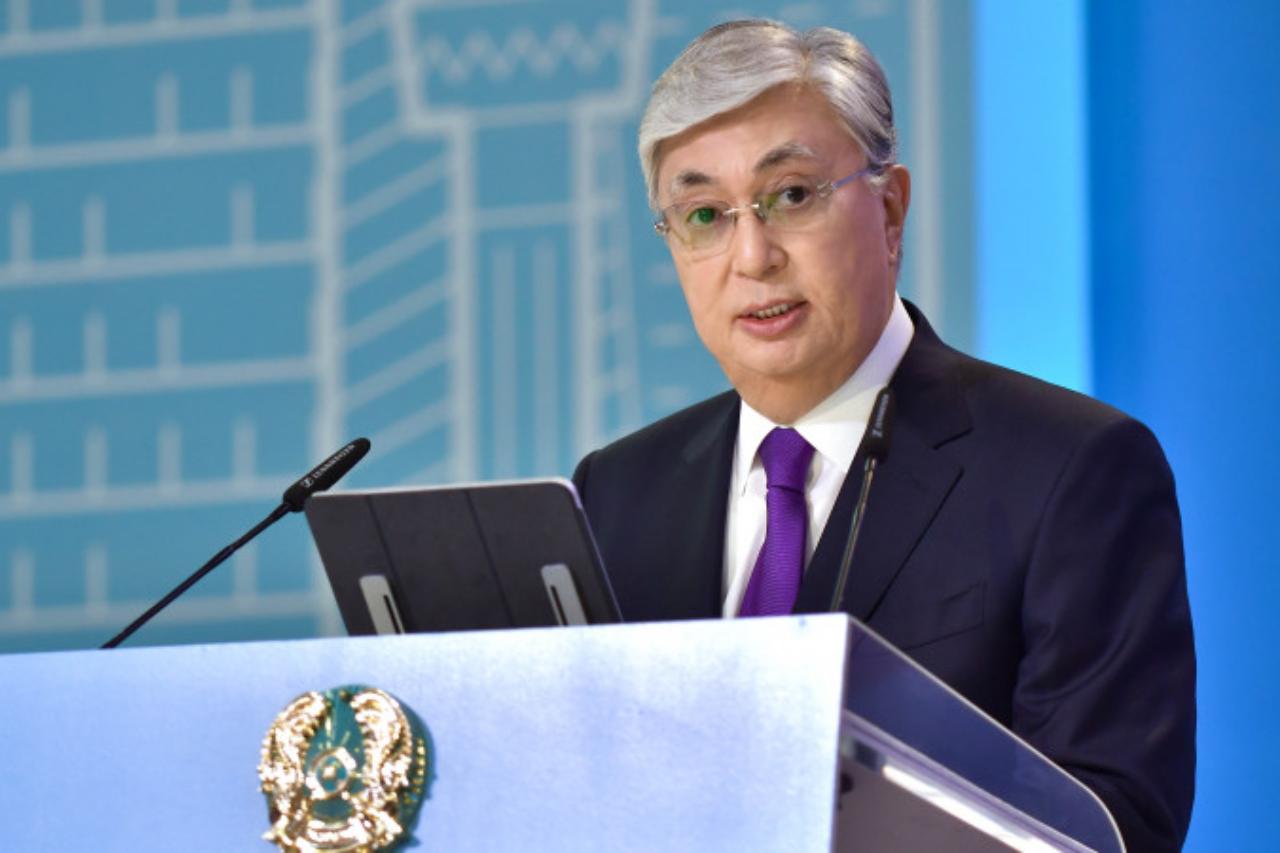 токаев: развитие русского языка не исключает усиление национальной идентичности