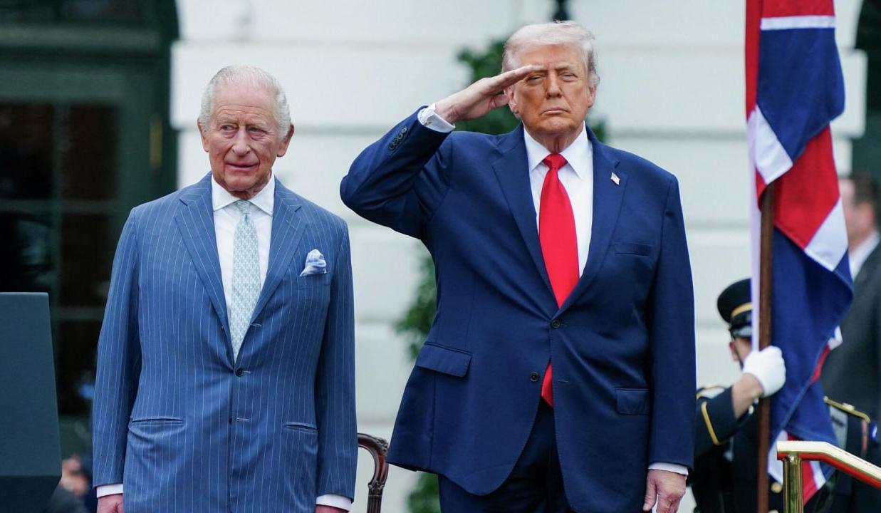 «Плуги на мечи» и кнут для Трампа от Карла: Английский монарх напомнил США, кто в доме хозяин