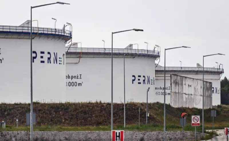 казахстану дали добро: рф и польша договорились о транзите казахстанской нефти