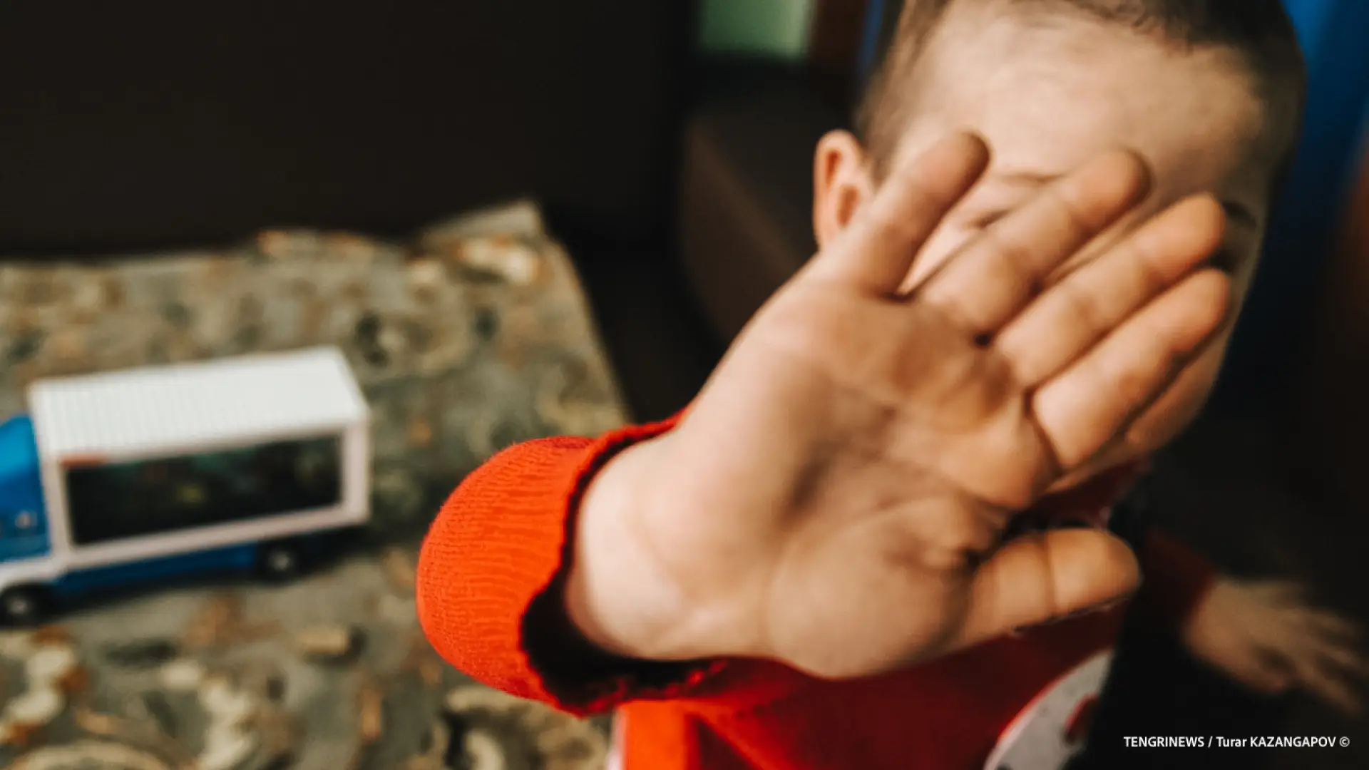 людей с уголовным прошлым обнаружили в детсадах казахстана