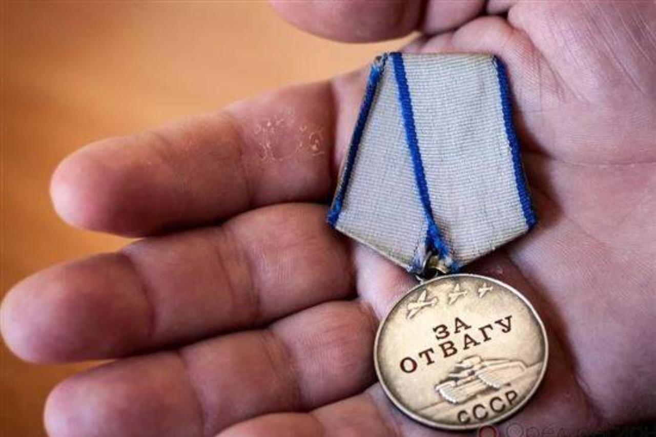 Что объединяет военного санитара Грецова, узбекского героя Умарова и защитников Дома Павлова