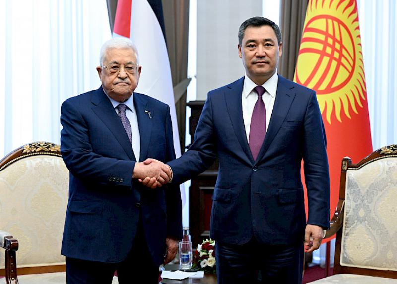президент киргизии провел переговоры с палестинским лидером махмудом аббасом