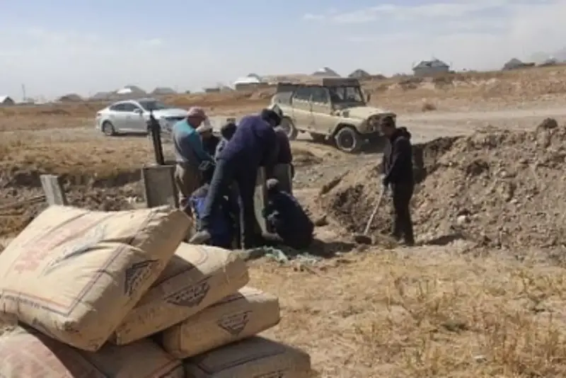 Продукты за работу: в Кыргызстане труд безработных оплачивают мукой и маслом