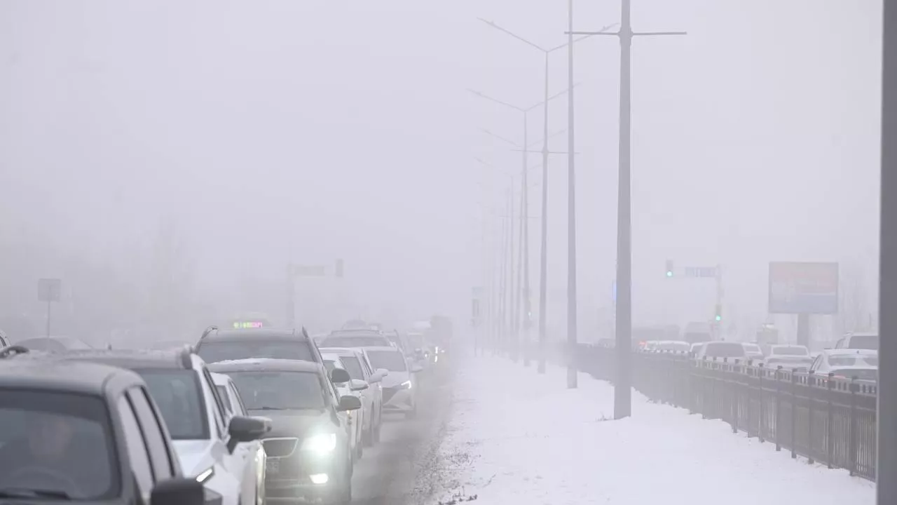 закрытые дороги, морозы и сильный ветер: в казахстане продолжается разгул непогоды