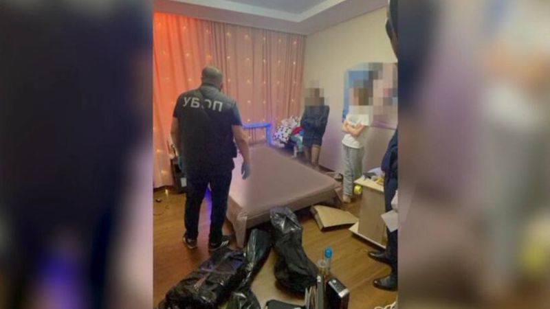 в казахстане полицейские накрыли опг, работающую порноиндустрии