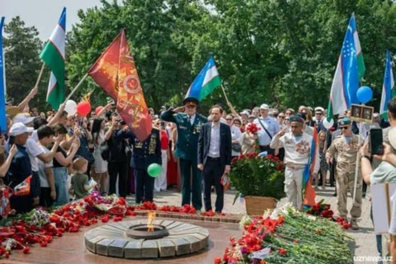 Конец эпохи ритуалов: молодежь Узбекистана выбирает «Бессмертный полк» вместо парадных речей