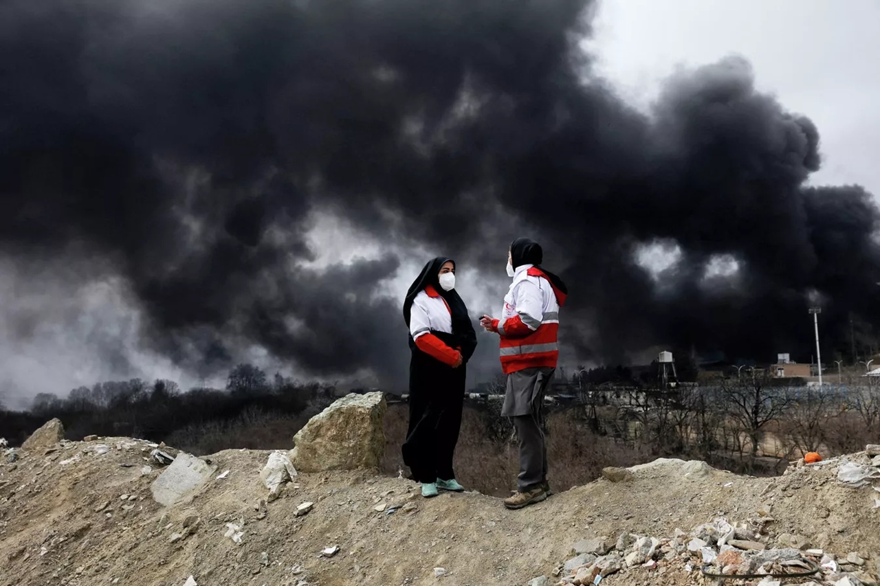 угроза кислотных дождей возникла на ближнем востоке после ударов сша по нефтехранилищам ирана