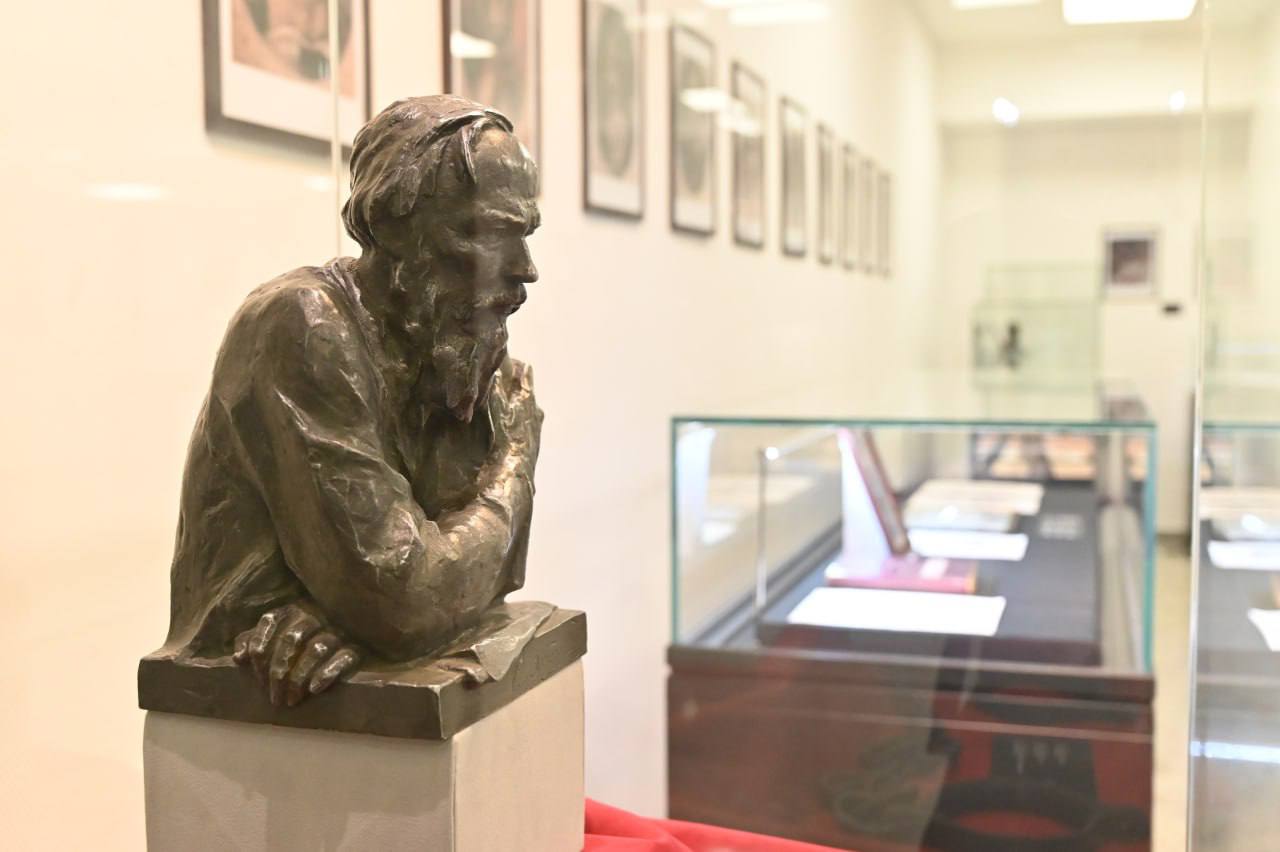 в астане открылась уникальная выставка о достоевском