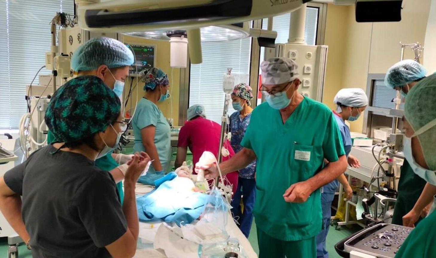 в ташкенте младенцу провели операцию на кишечнике после того, как его мать накормила  фастфудом