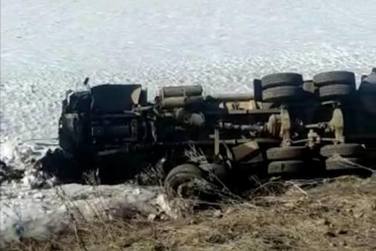 на трассе усть-каменогорск-алтай опрокинулась цистерна с серной кислотой