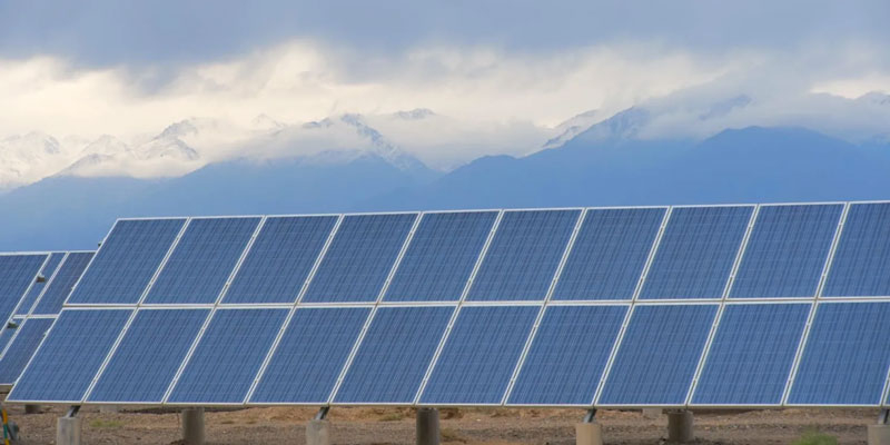 крупнейшая в мире солнечная электростанция заработала в китае