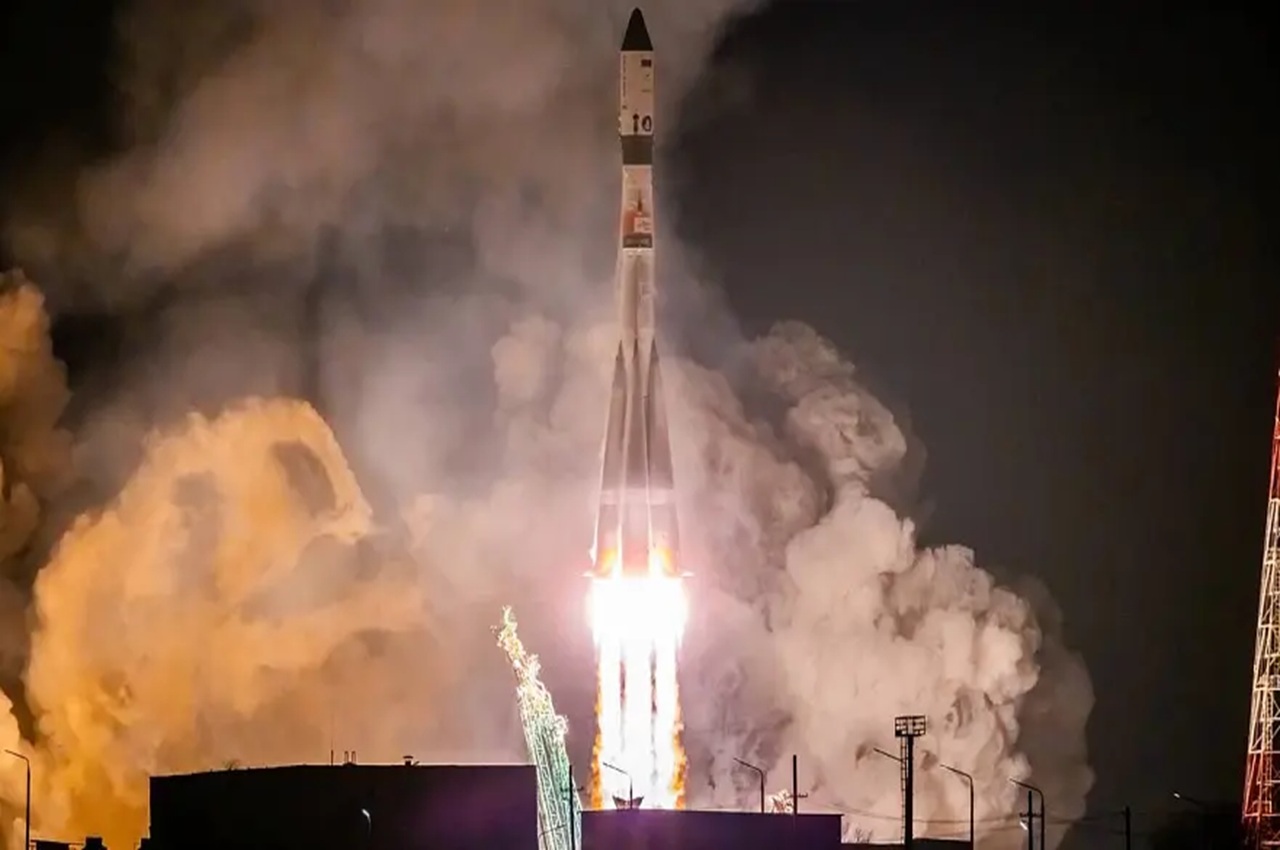 «союз-2.1а» с «прогрессом мс-33» занял стартовую позицию на космодроме