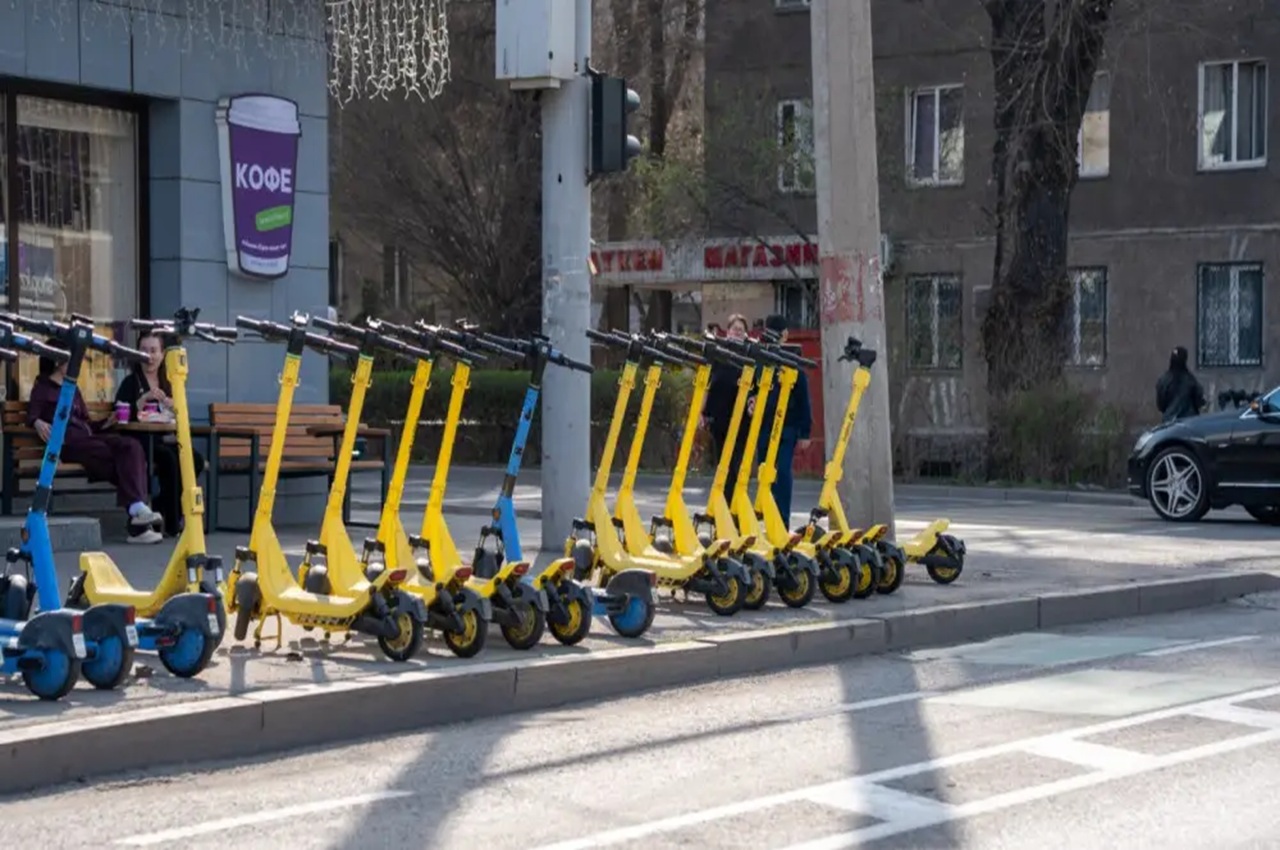в казахстане законодательно запретили езду на электросамокатах по тротуарам